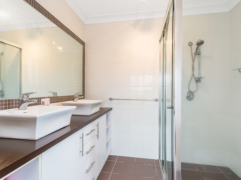 16 Yamba Street, Pacific Pines QLD 4211