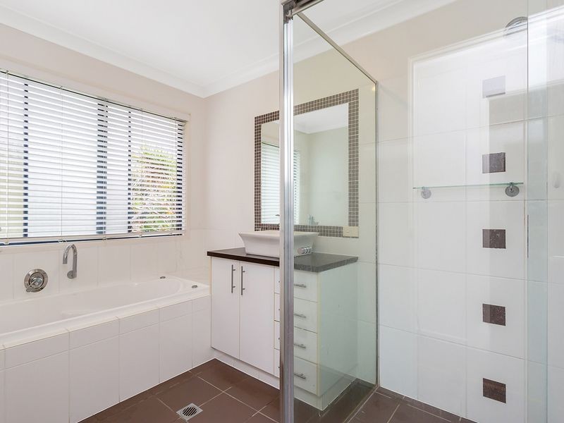 16 Yamba Street, Pacific Pines QLD 4211