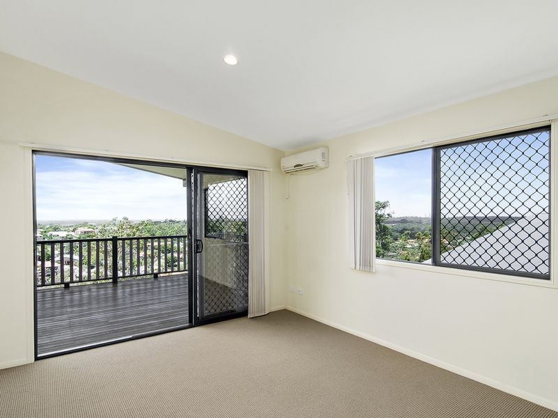 39 Midway Terrace, Pacific Pines QLD 4211