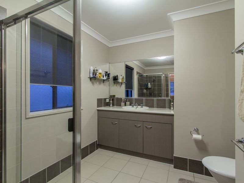 13 Bimberi Row, Pacific Pines QLD 4211