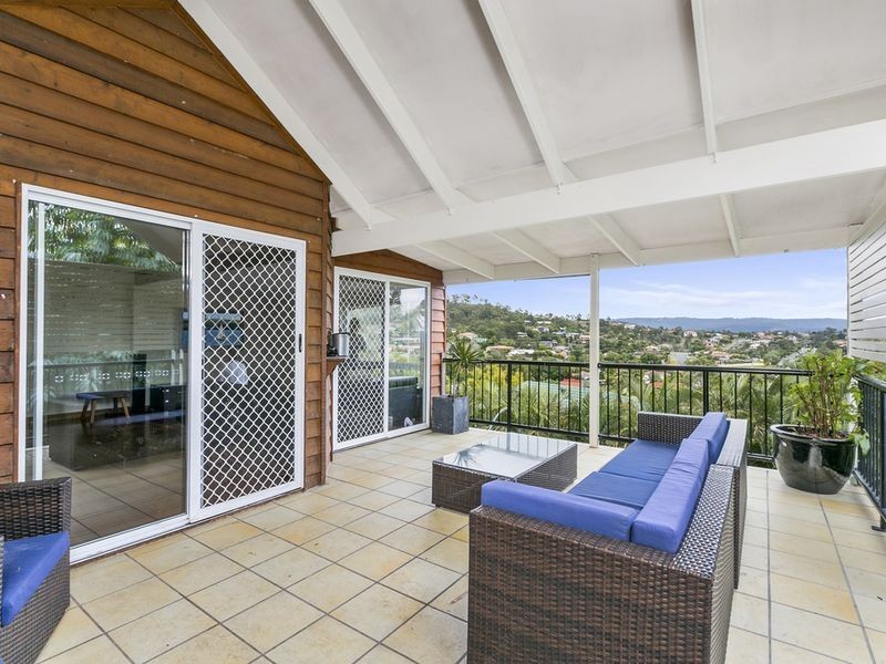 13 Allardyce Crescent, Pacific Pines QLD 4211