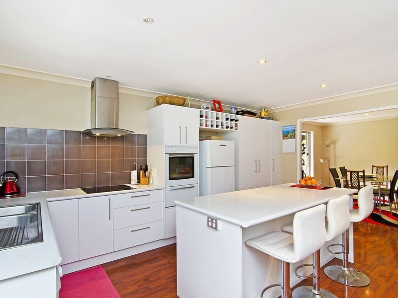 5 Avon Court, Pacific Pines QLD 4211