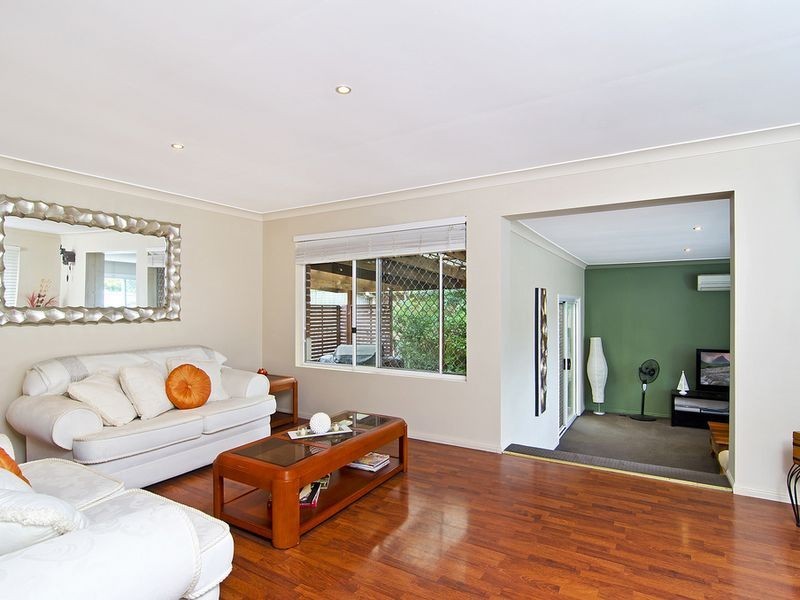 5 Avon Court, Pacific Pines QLD 4211