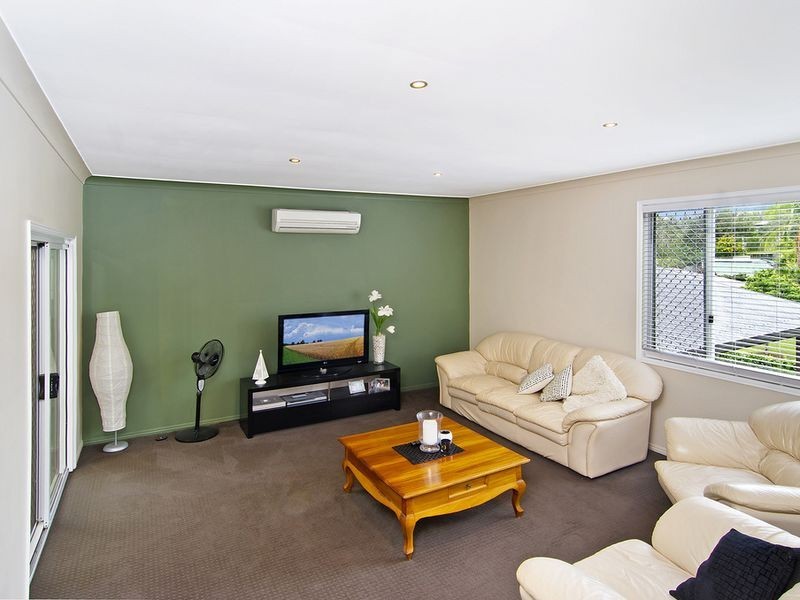 5 Avon Court, Pacific Pines QLD 4211