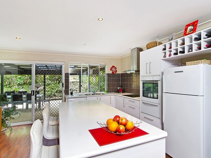 5 Avon Court, Pacific Pines QLD 4211