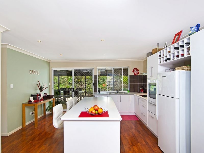 5 Avon Court, Pacific Pines QLD 4211