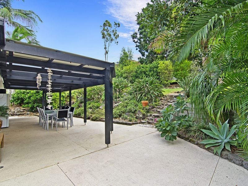 5 Avon Court, Pacific Pines QLD 4211