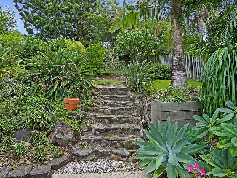 5 Avon Court, Pacific Pines QLD 4211