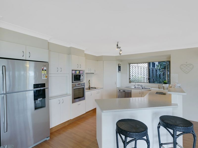 33 Midway Terrace, Pacific Pines QLD 4211