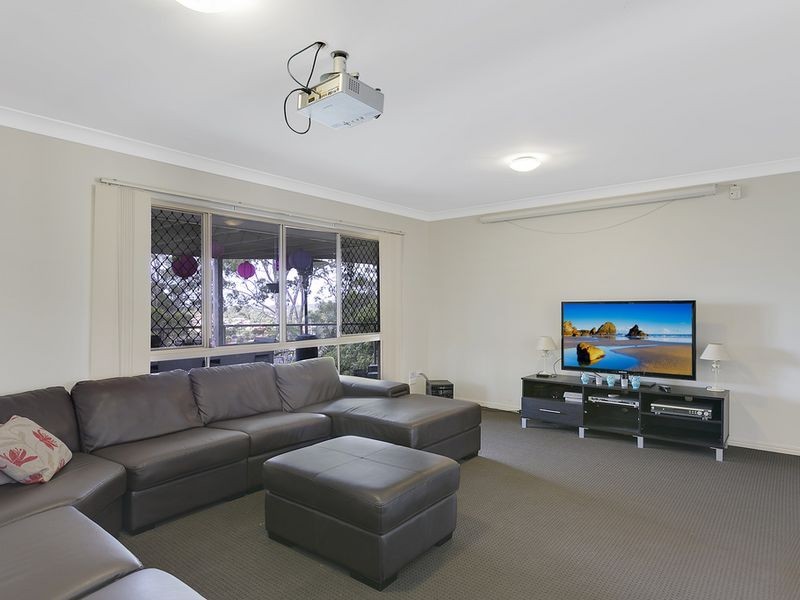 33 Midway Terrace, Pacific Pines QLD 4211