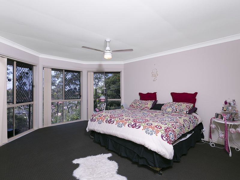 33 Midway Terrace, Pacific Pines QLD 4211