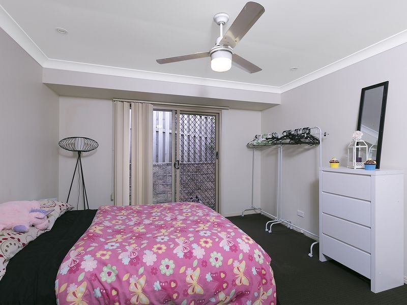 33 Midway Terrace, Pacific Pines QLD 4211