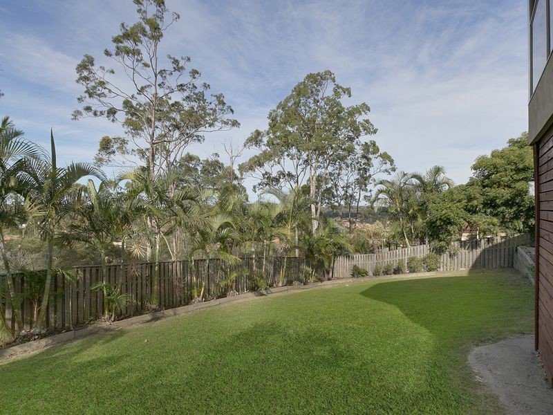 33 Midway Terrace, Pacific Pines QLD 4211