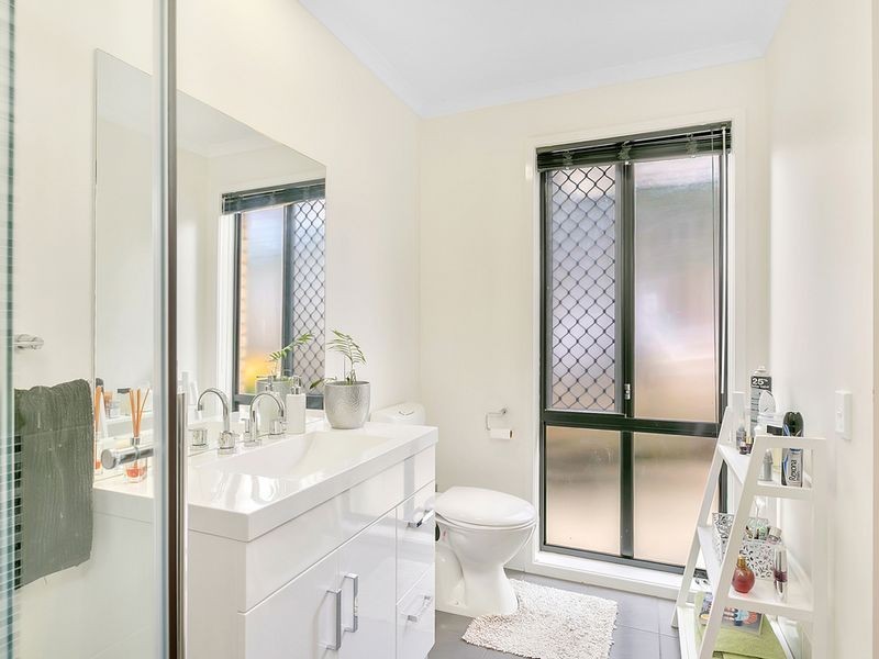 22 Chatham Avenue, Pacific Pines QLD 4211