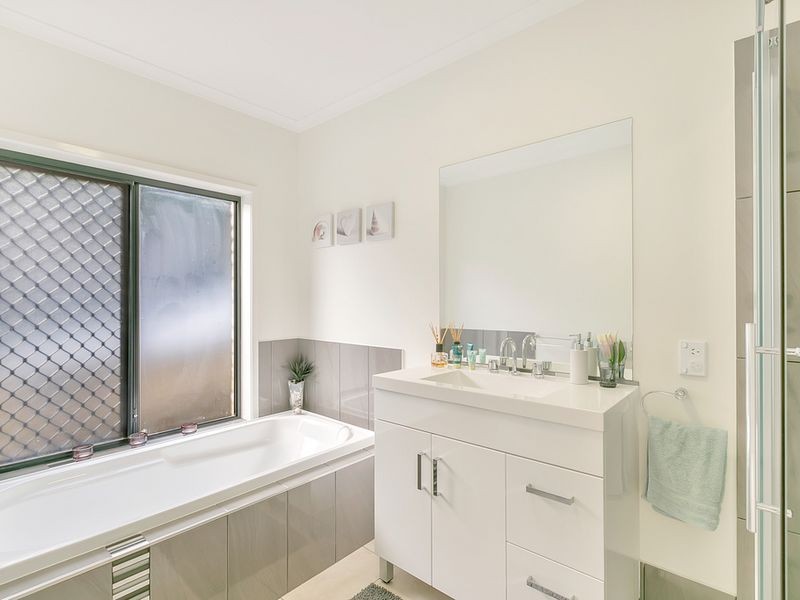 22 Chatham Avenue, Pacific Pines QLD 4211