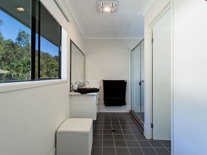 7 Maloney Crescent, Maudsland QLD 4210