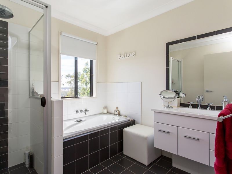 7 Maloney Crescent, Maudsland QLD 4210