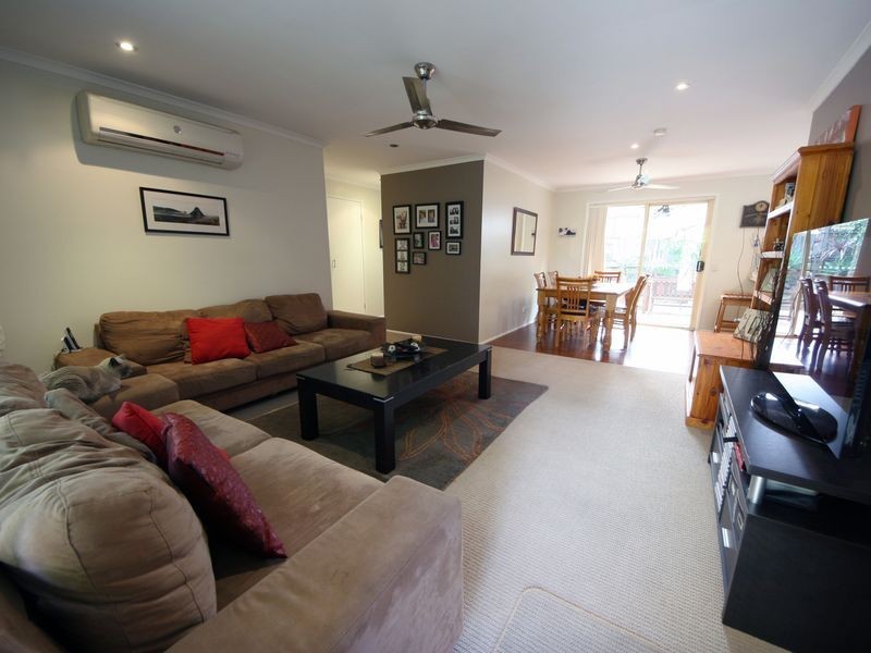 2/5 Camera Court, Oxenford QLD 4210