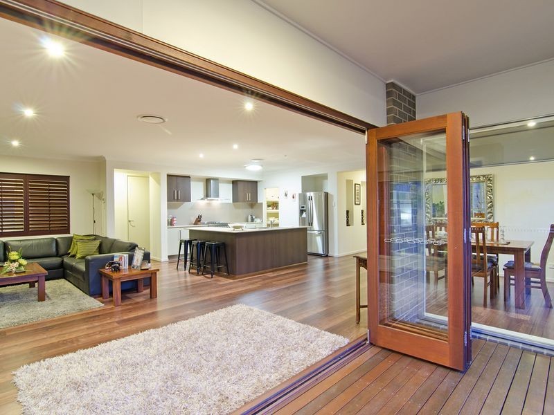 81 Wunburra Circle, Pacific Pines QLD 4211