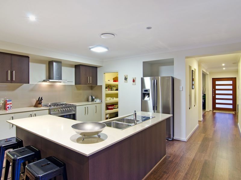 81 Wunburra Circle, Pacific Pines QLD 4211