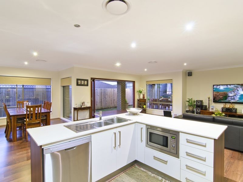 81 Wunburra Circle, Pacific Pines QLD 4211