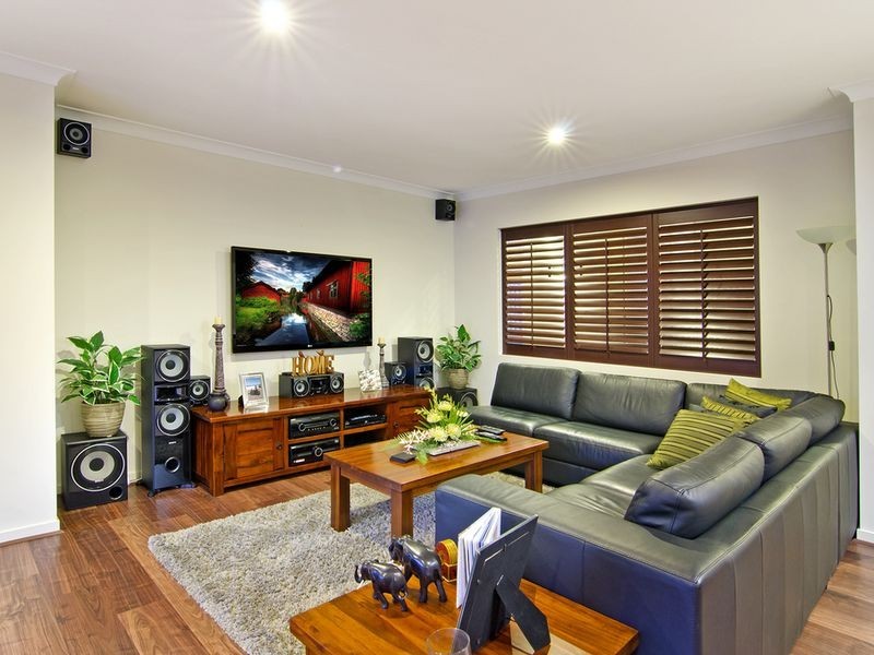 81 Wunburra Circle, Pacific Pines QLD 4211