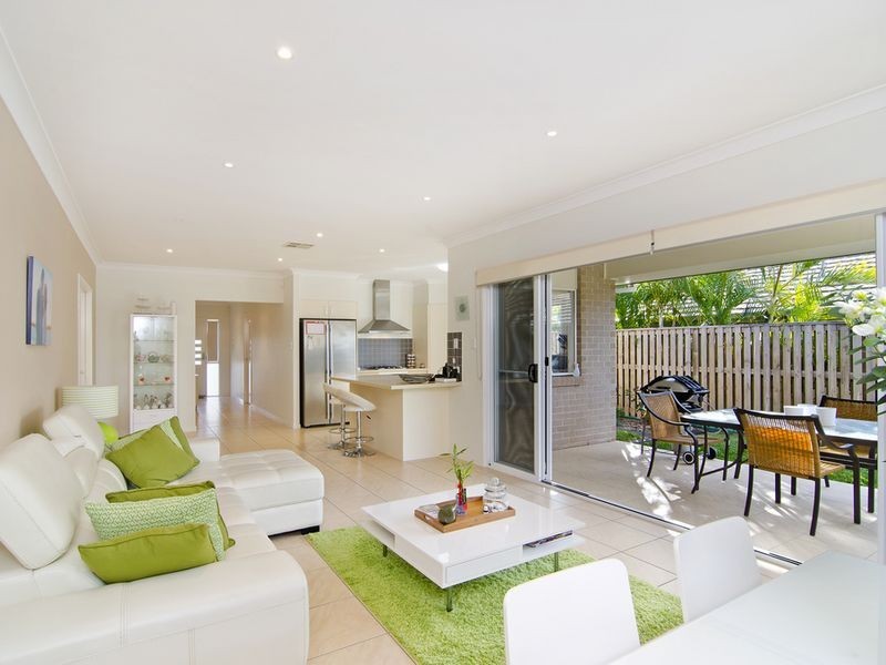 6 Twynam Mews, Pacific Pines QLD 4211