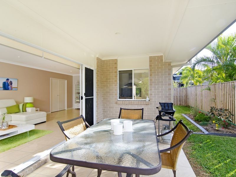 6 Twynam Mews, Pacific Pines QLD 4211