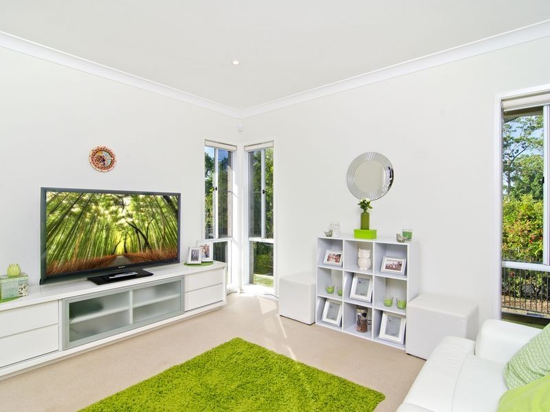 6 Twynam Mews, Pacific Pines QLD 4211