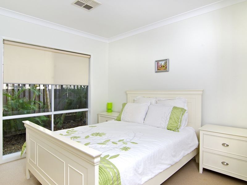 6 Twynam Mews, Pacific Pines QLD 4211