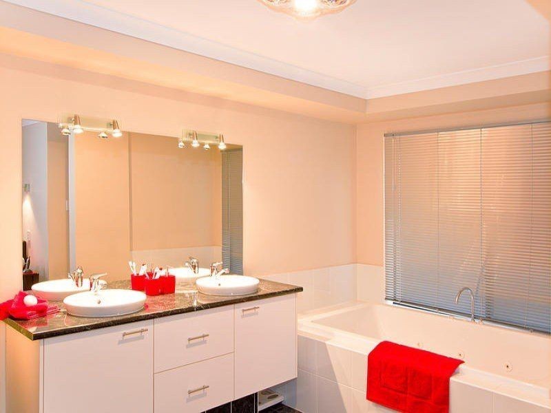 12 Hillary Circuit, Pacific Pines QLD 4211