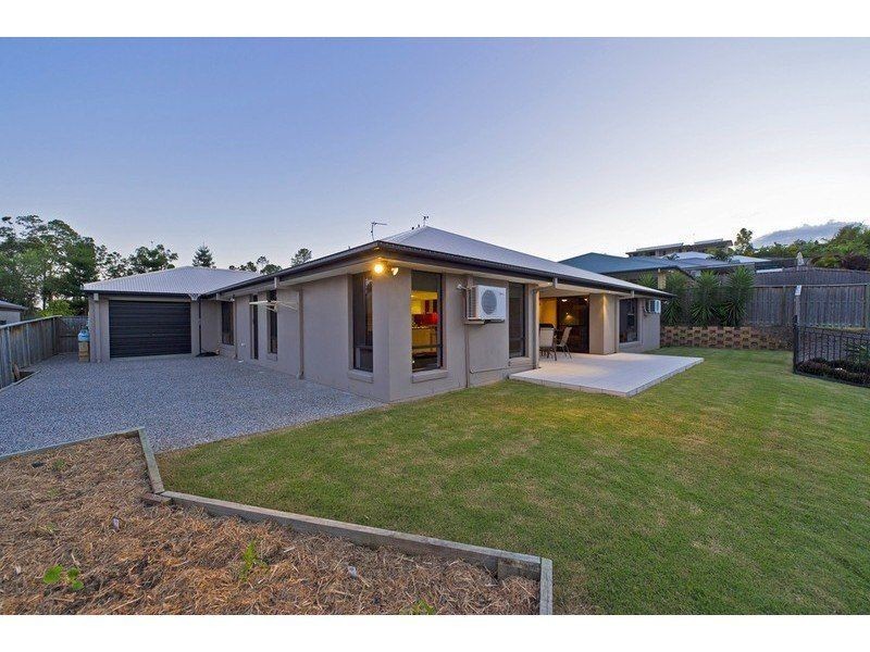 12 Hillary Circuit, Pacific Pines QLD 4211