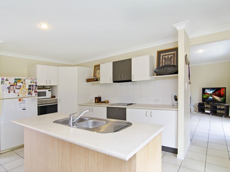 8 Easter Crescent, Pacific Pines QLD 4211
