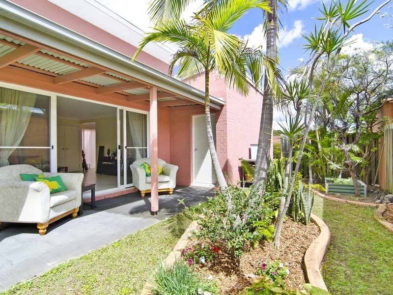 8 Easter Crescent, Pacific Pines QLD 4211
