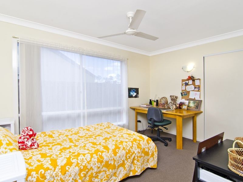 8 Easter Crescent, Pacific Pines QLD 4211