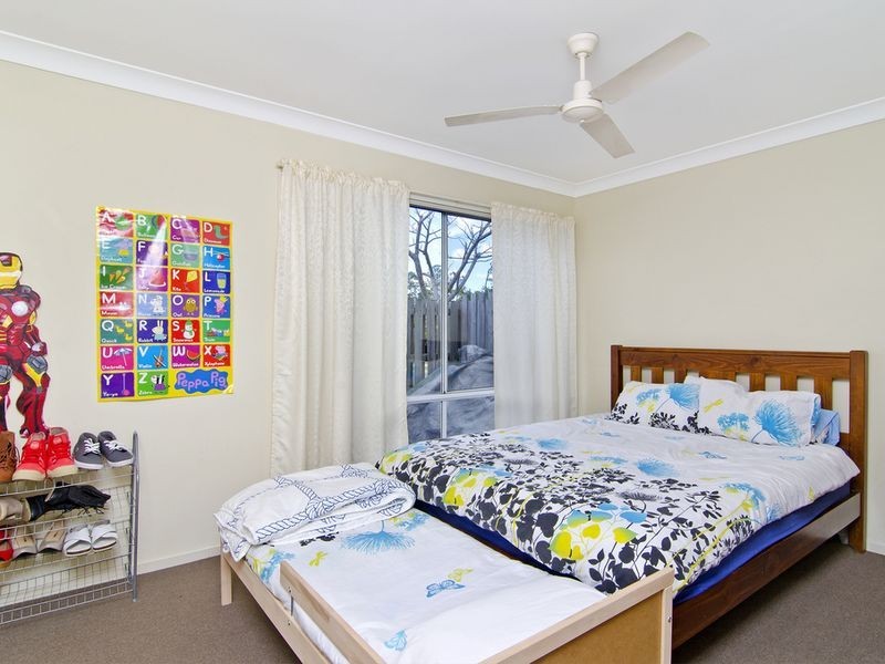 8 Easter Crescent, Pacific Pines QLD 4211