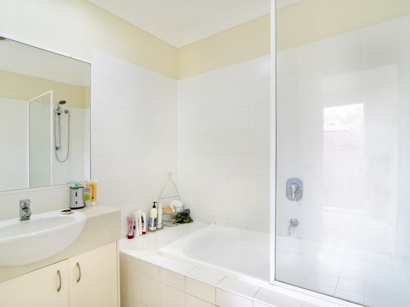 8 Easter Crescent, Pacific Pines QLD 4211