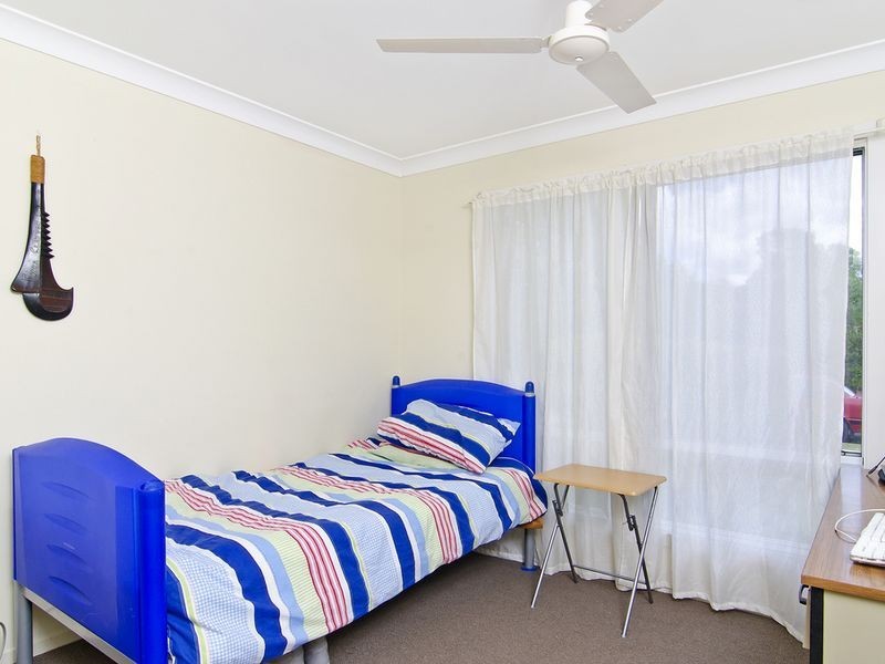 8 Easter Crescent, Pacific Pines QLD 4211