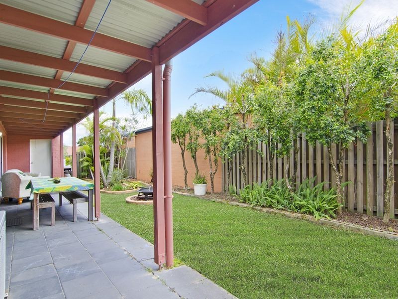 8 Easter Crescent, Pacific Pines QLD 4211