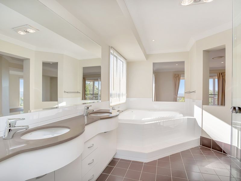 51 Hillary Circuit, Pacific Pines QLD 4211