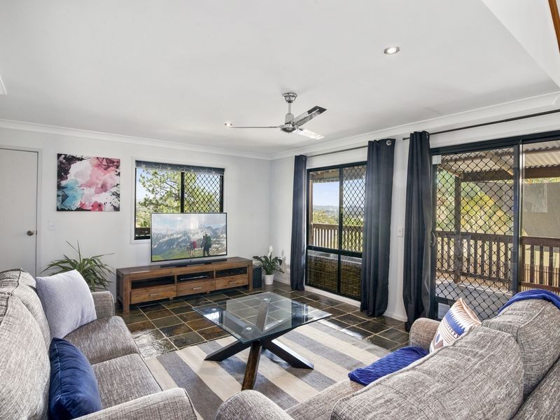 7 Allardyce Crescent, Pacific Pines QLD 4211