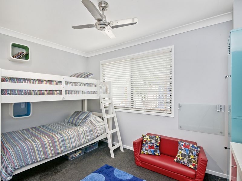 7 Allardyce Crescent, Pacific Pines QLD 4211