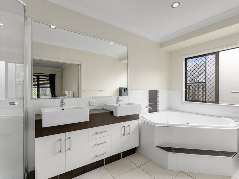 80 Diamantina Circuit, Pacific Pines QLD 4211