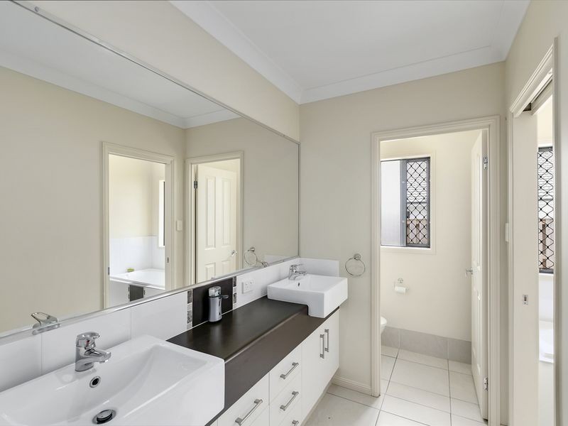 80 Diamantina Circuit, Pacific Pines QLD 4211