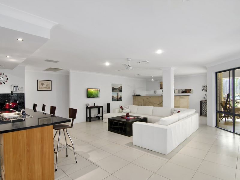 53 Victoria Drive, Pacific Pines QLD 4211