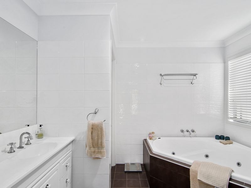 53 Victoria Drive, Pacific Pines QLD 4211