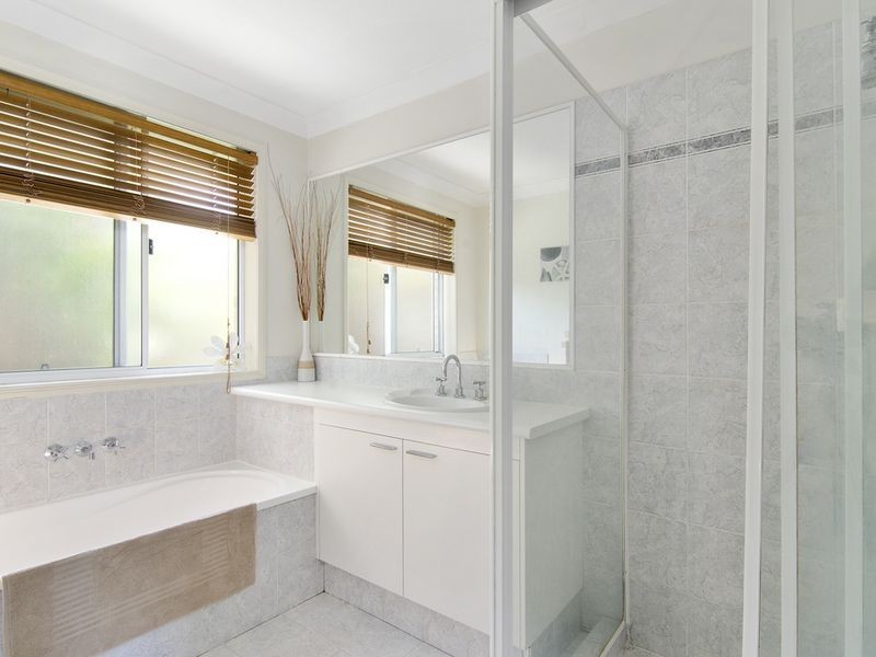 25 Galapagos Way, Pacific Pines QLD 4211