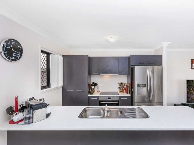 5 Rise Circuit, Pacific Pines QLD 4211