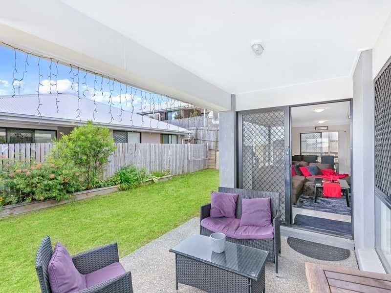 5 Rise Circuit, Pacific Pines QLD 4211