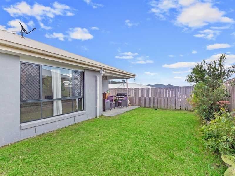 5 Rise Circuit, Pacific Pines QLD 4211